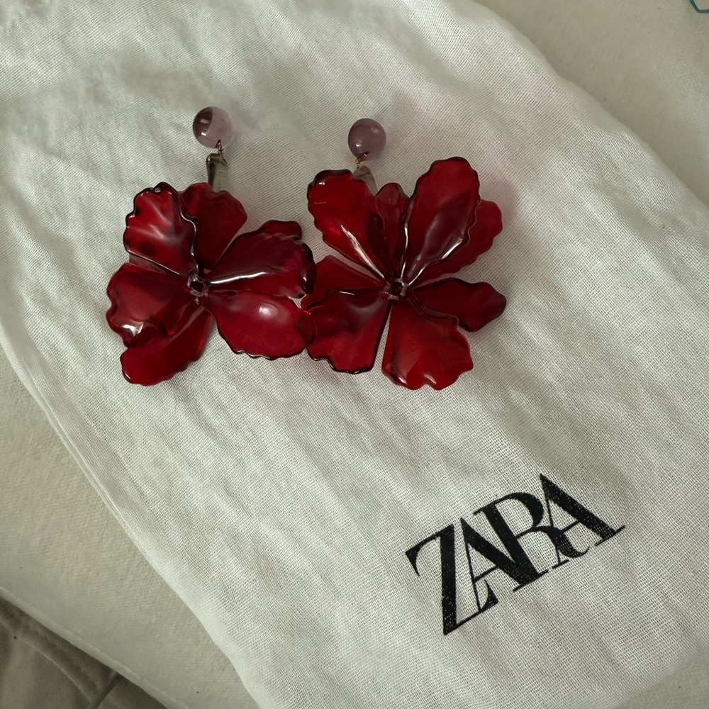 ZARA Flower Earrings Dangle Boho Statement Hibiscus Acrylic Clear Red 🍒 - Picture 2 of 4